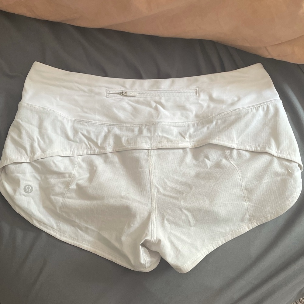 Lululemon 2.5” speed up shorts